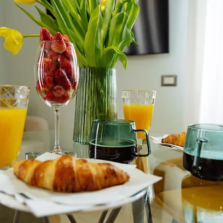 Quiet With Terrace View Апартаменты *