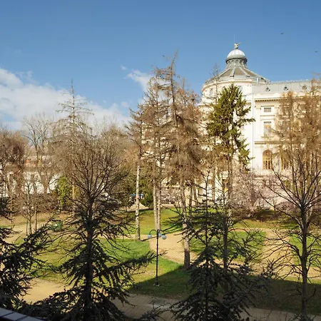 Quiet With Terrace View Апартаменты *