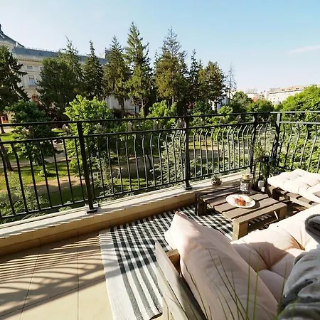 Secret Garden View Quiet Private Terrace Bukarest