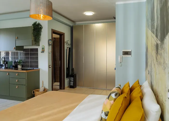 Secret Garden View Quiet Private Terrace