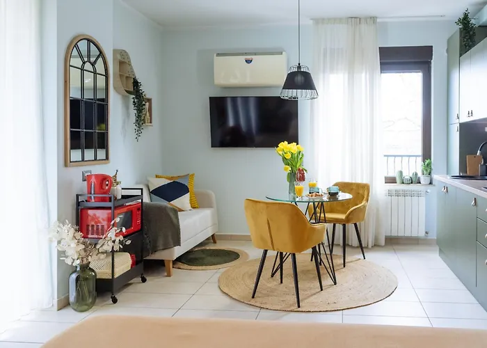 Secret Garden View Quiet Private Terrace