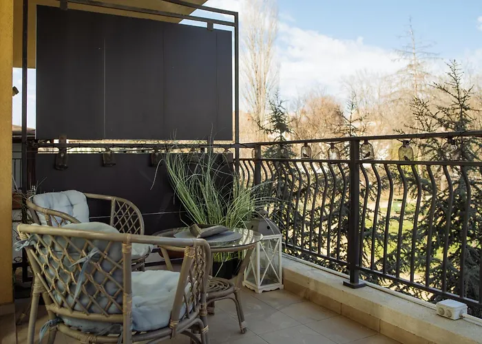 Secret Garden View Quiet Private Terrace *