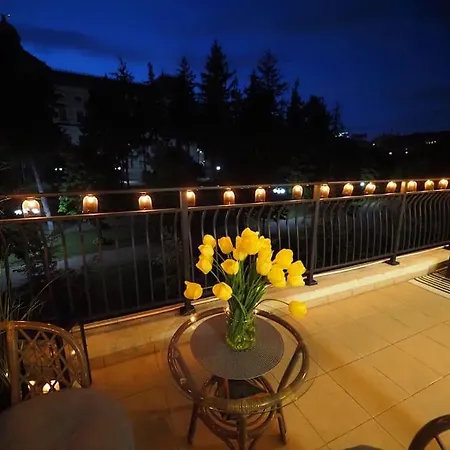 Secret Garden View Quiet Private Terrace Апартаменты