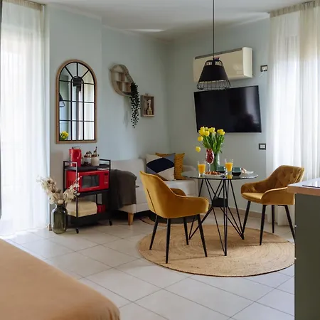 Quiet With Terrace View Apartment *